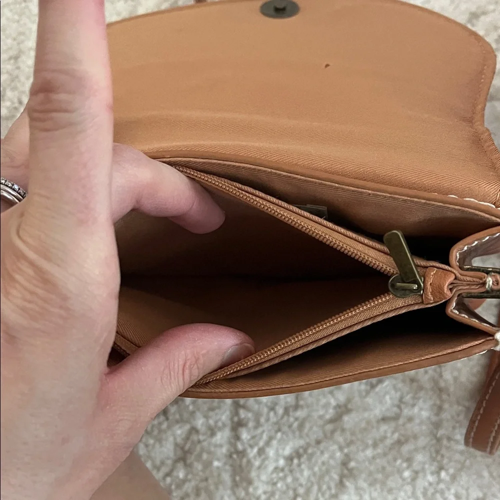 Universal Thread Brown Crossbody Bag - Picture 6 of 8